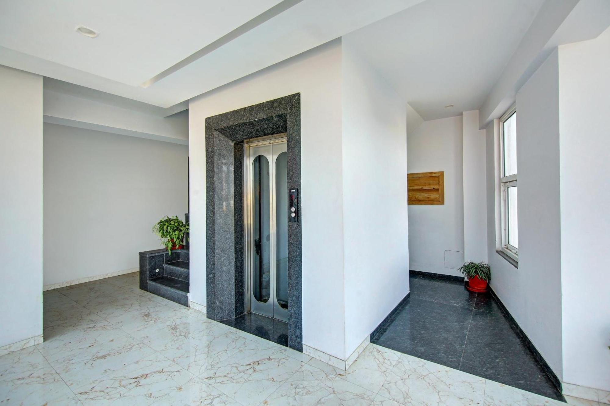 Super Townhouse Geetanjali Inn Gurgaon Ngoại thất bức ảnh