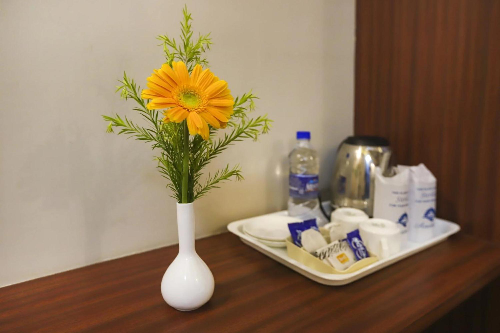 Super Townhouse Geetanjali Inn Gurgaon Ngoại thất bức ảnh